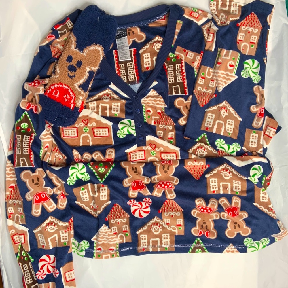 Disney 3 Piece Pajama Set Includes Sox Large